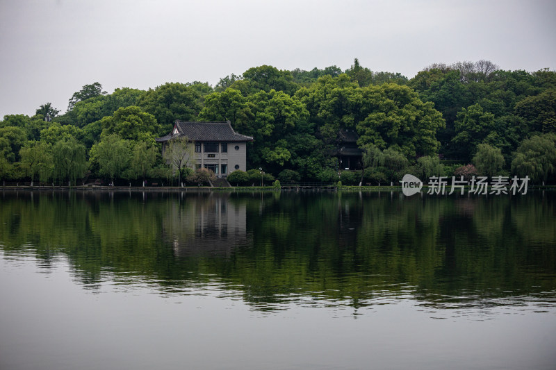 杭州西湖白堤断桥自然山水景观