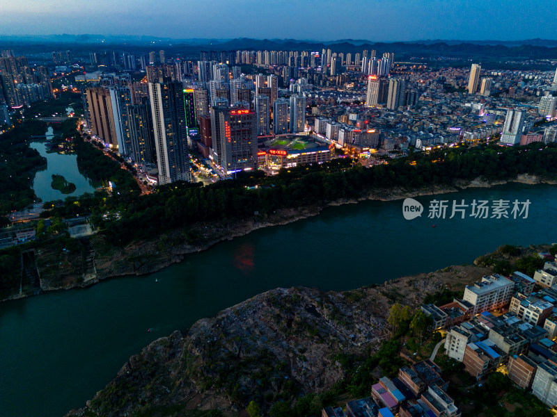 来宾城市夜幕降临航拍图