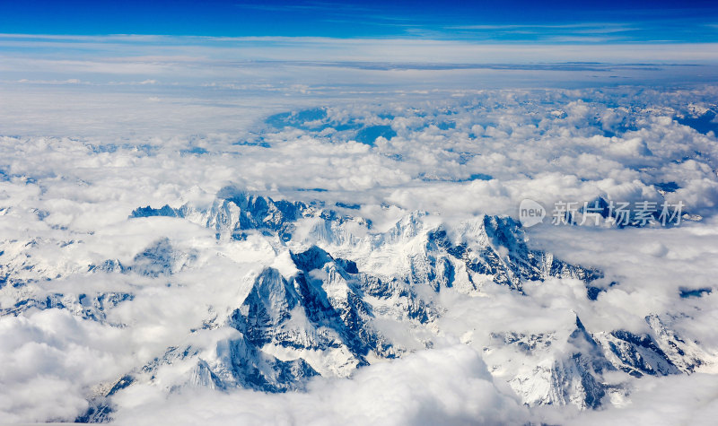 西藏高空俯瞰雪山云海景观