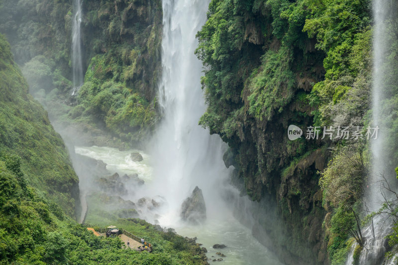 峡谷山川瀑布水流奔腾大自然风光