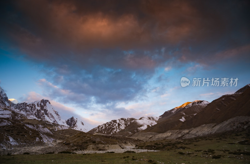 雪山日落自然风景