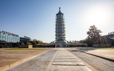 南京大报恩寺现代风格宝塔与石阶景观