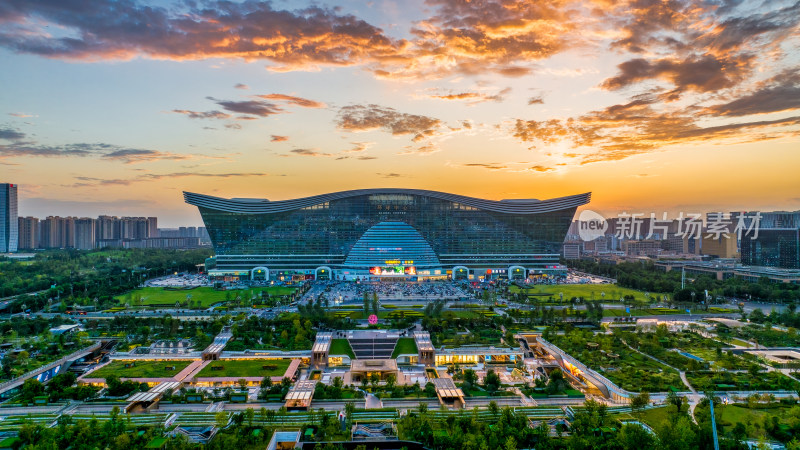 成都地标建筑环球中心晚霞风景