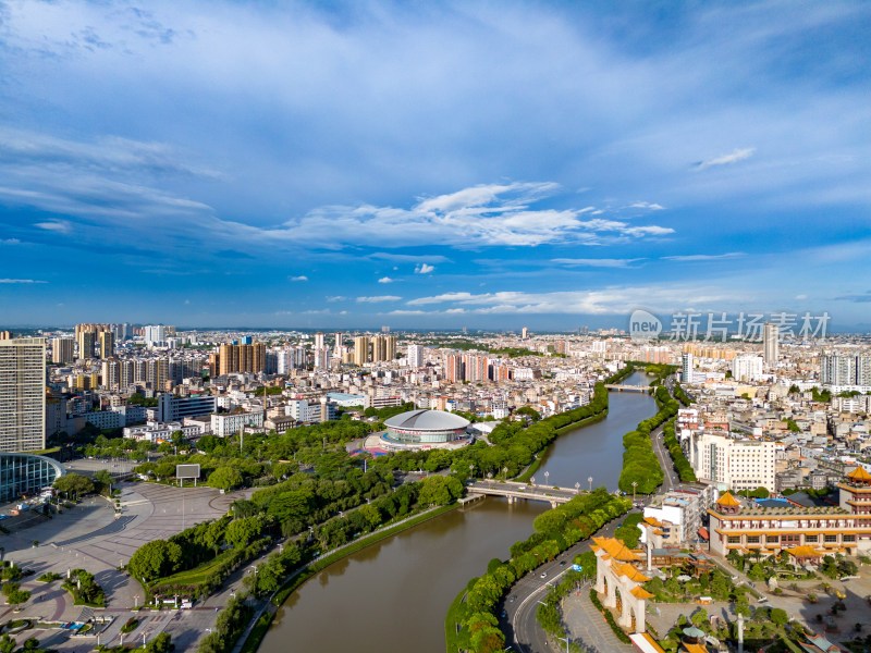 广西玉林城市大景蓝天白云航拍图