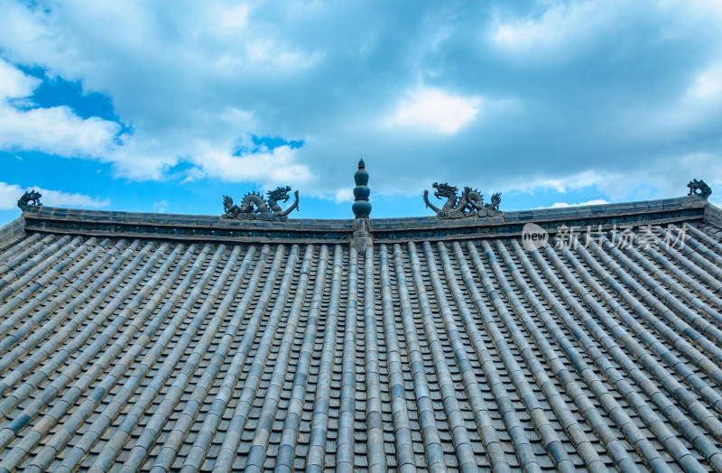 云南迪庆香格里拉龟山公园大佛寺屋顶瓦片