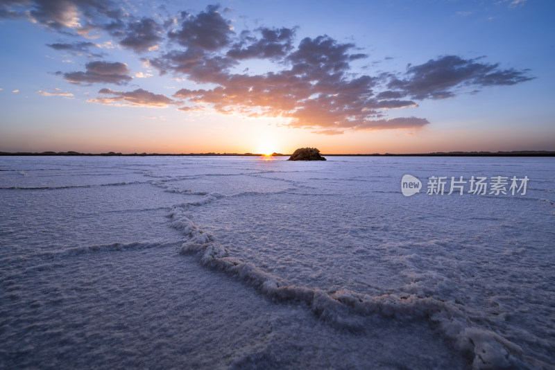 青海海西盐池日落风光