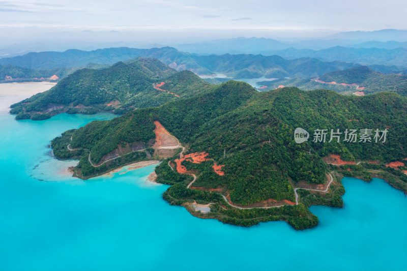 江西上饶德兴铜矿尾矿蔚蓝湖泊