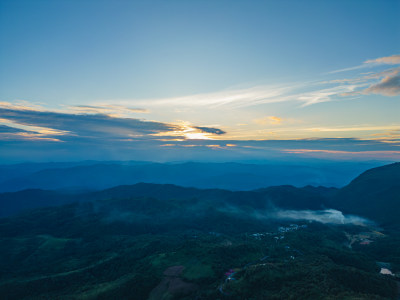 航拍日落时的夕阳天空景色