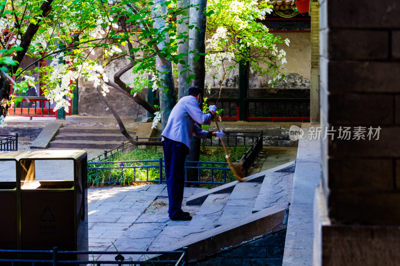 北京北海公园清晨忙碌的工人-DSC_8804