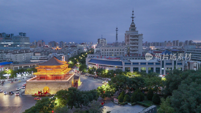 航拍甘肃张掖钟鼓楼夜景摄影图