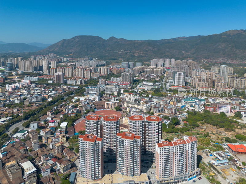 仙游城区有山地背景的城市鸟瞰全景