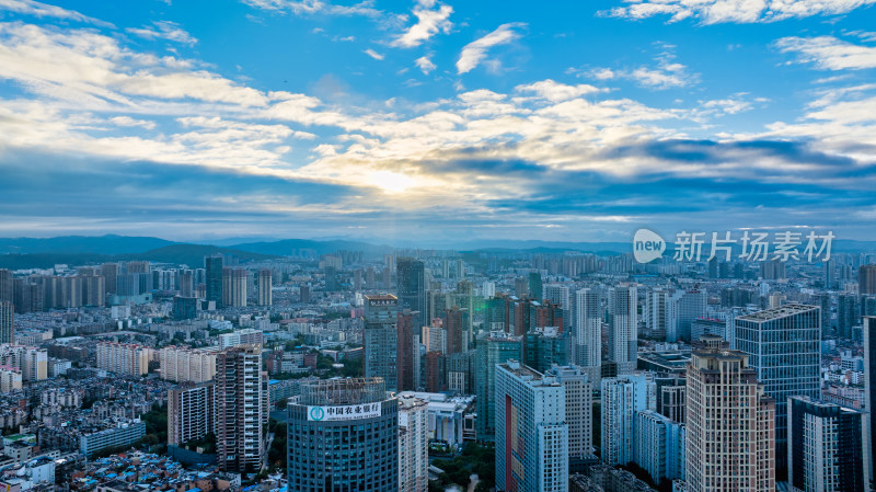 云南昆明主城区高楼清晨航拍