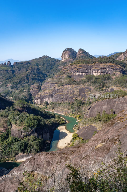 福建龙岩武夷山丹霞地貌与蜿蜒河流壮丽景色