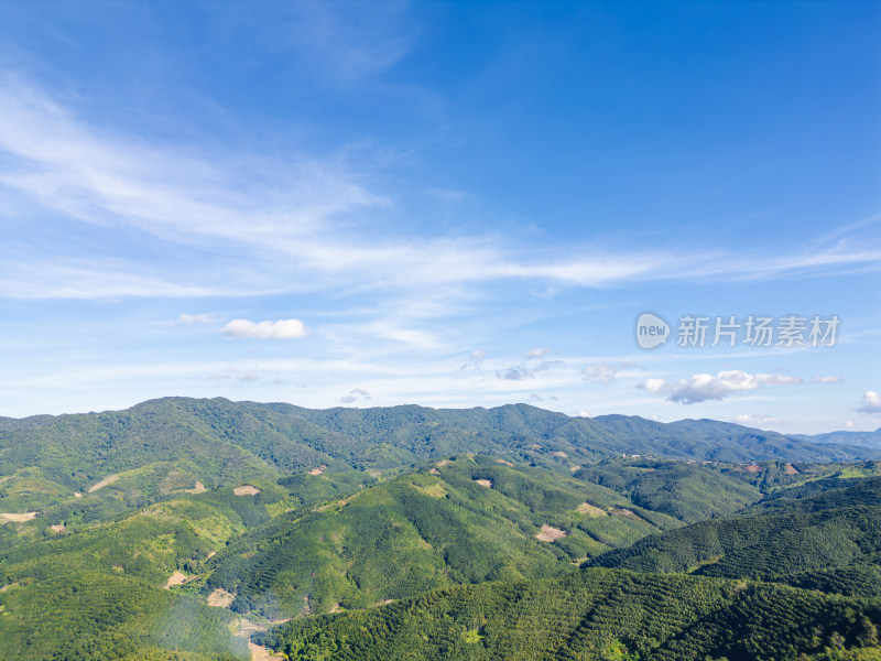 辽阔壮观的群山航拍全景