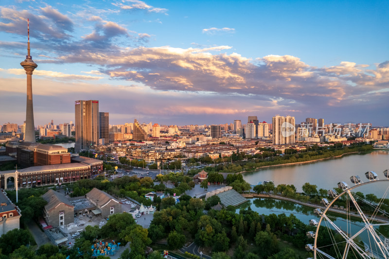 天津天塔湖水上公园景区城市日落晚霞风光