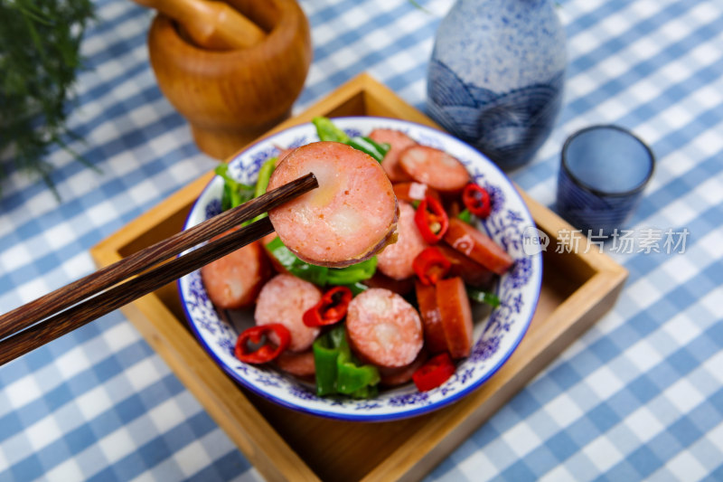 香辣美味的炒红肠