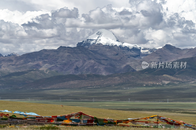 西藏阿里冈仁波藏地雪山神山圣洁之光