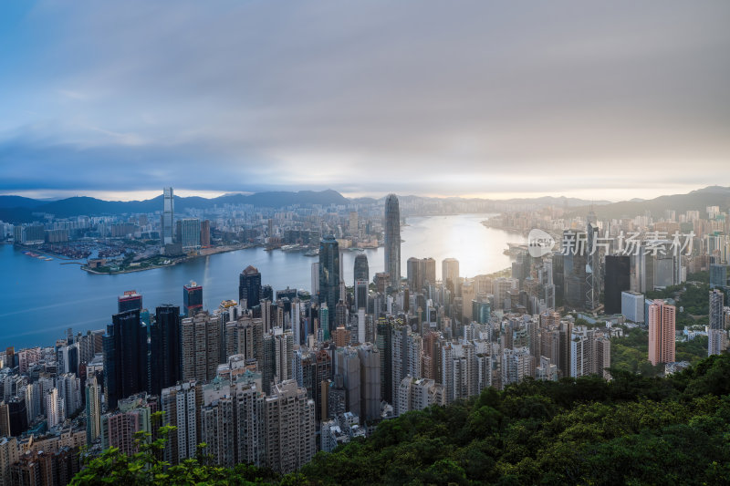 香港维多利亚港CBD中环日出夜景繁华都市