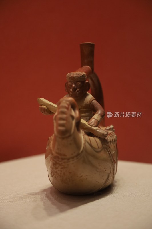 印加古代人物造型陶制工艺品