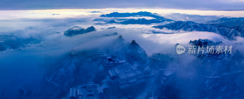 洛阳老君山金顶建筑群雪后云海自然风景