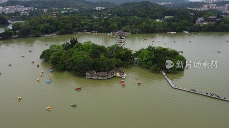 广东惠州：五一黄金周期间西湖湖上游船众多