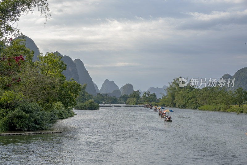 阳朔遇龙河竹筏漂流