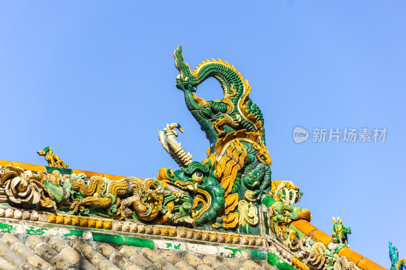 山西临汾市洪洞县广胜寺精美的屋脊鸱吻特写