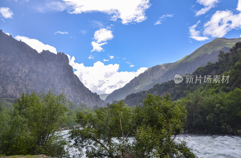 西藏林芝地区318国道川藏公路沿途山谷河流