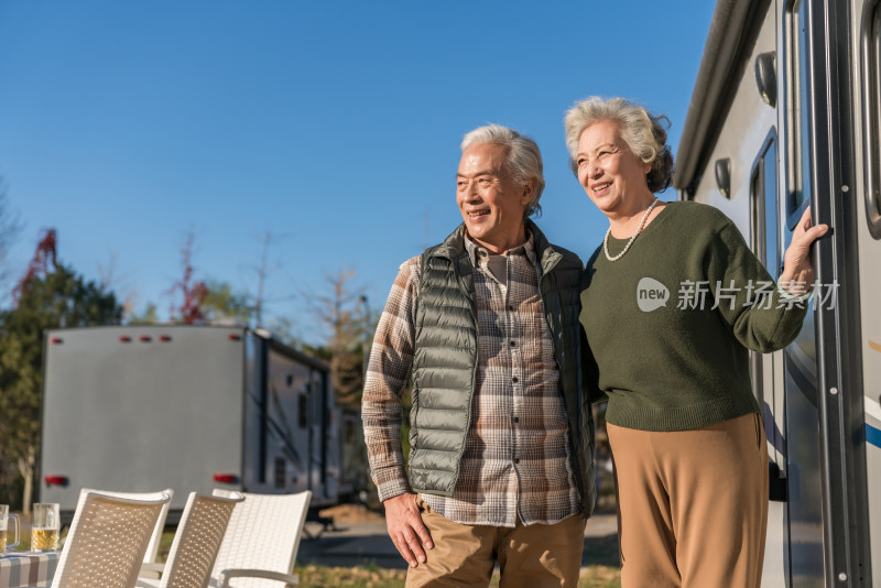 老年夫妻自驾旅行