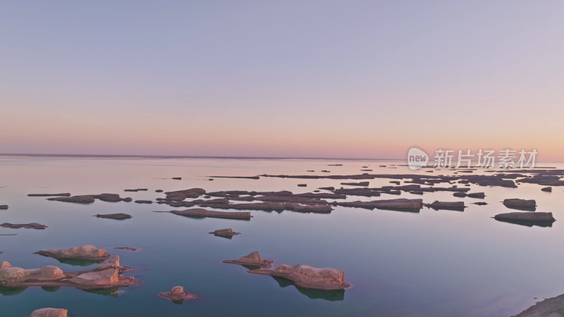 青海水上雅丹地貌航拍