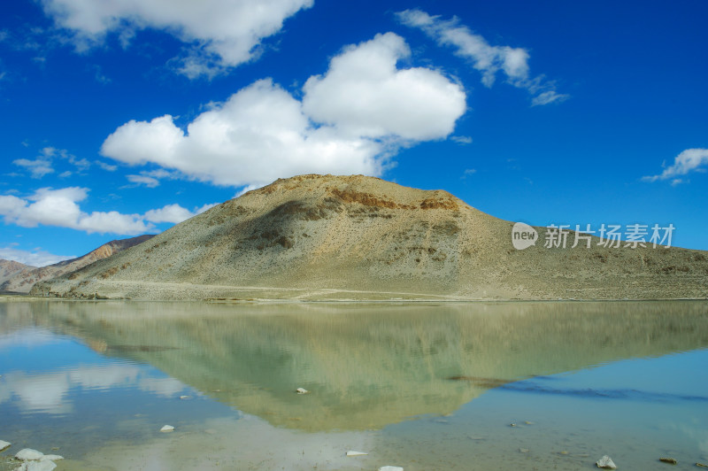 西藏羊卓雍错山水湖泊自然风景