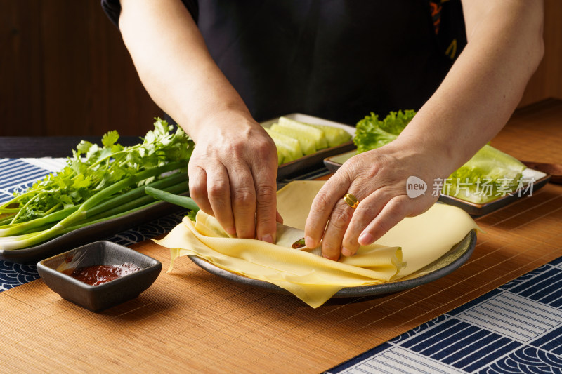 中国东北特色美食干豆腐蔬菜卷