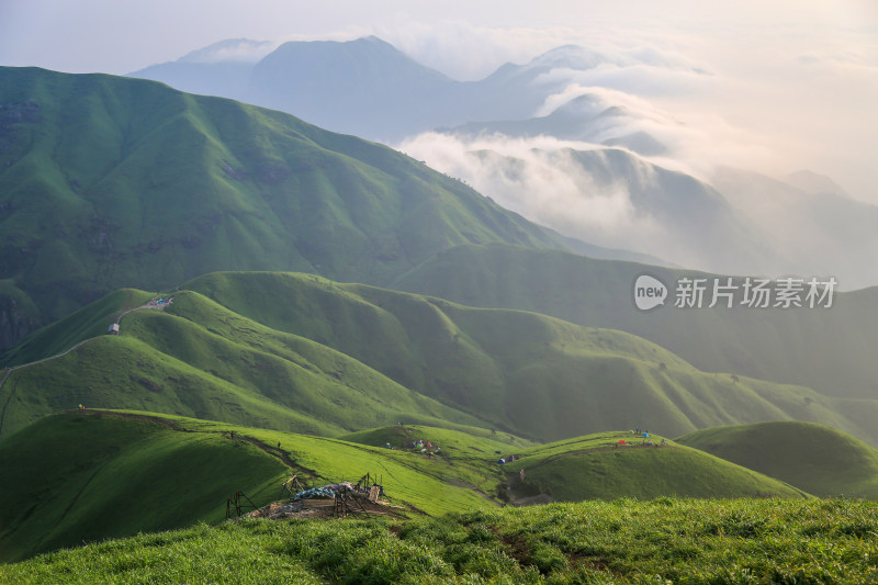 唯美清晨高山日出云海 武功山高山草甸