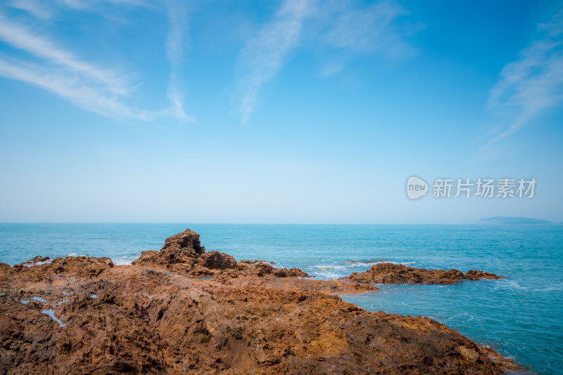 海浪礁石大海海岸线