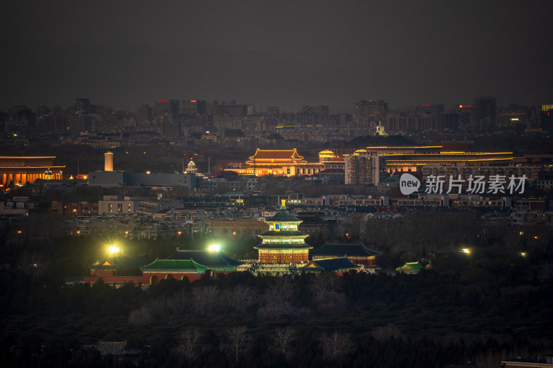 中国北京夜景中的北京古建筑天安门故宫亮灯