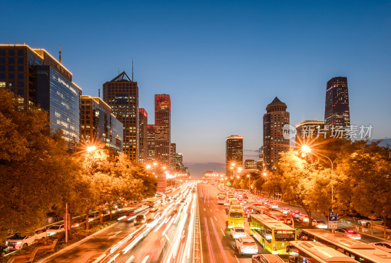 北京国贸CBD建国路大望路建筑群车流夜景