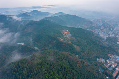 清晨山川云雾缭绕日出航拍摄影图