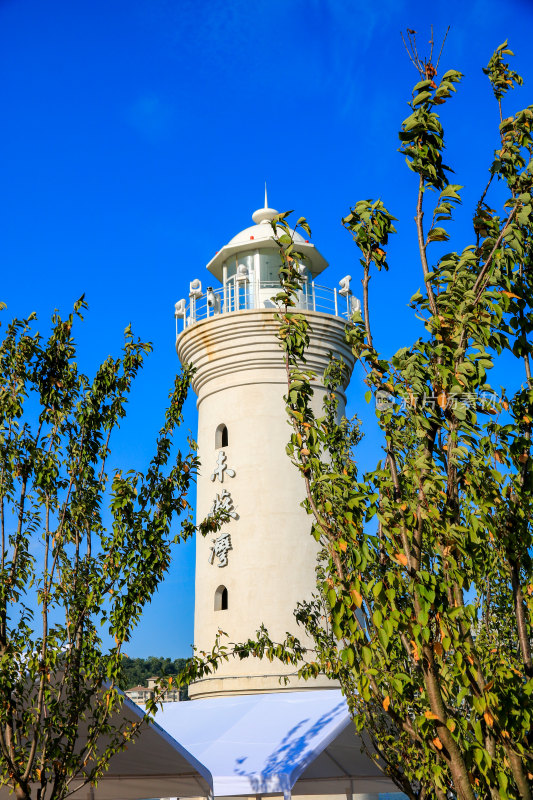 黄石磁湖景区城市风光，眺望城市天际线