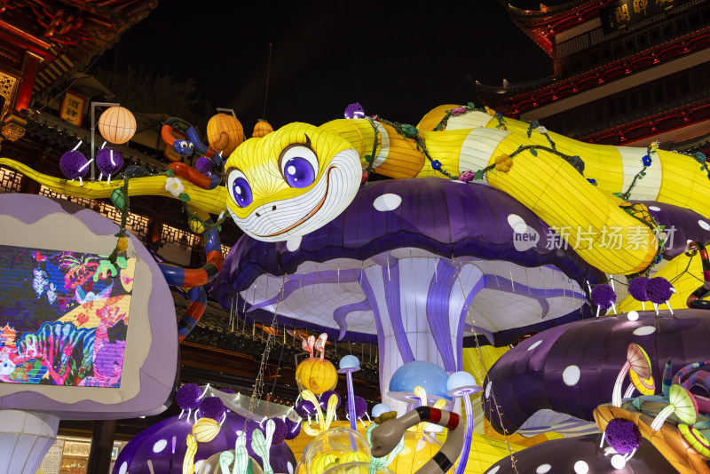 2025年豫园灯会彩灯金蛇献瑞