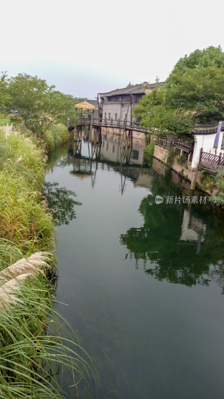 水乡小河木桥古建筑风景