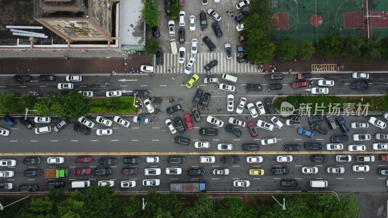 广东东莞：航拍道路上的塞车现象