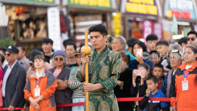 中秋节中国新疆国际大巴扎的特色节目表演