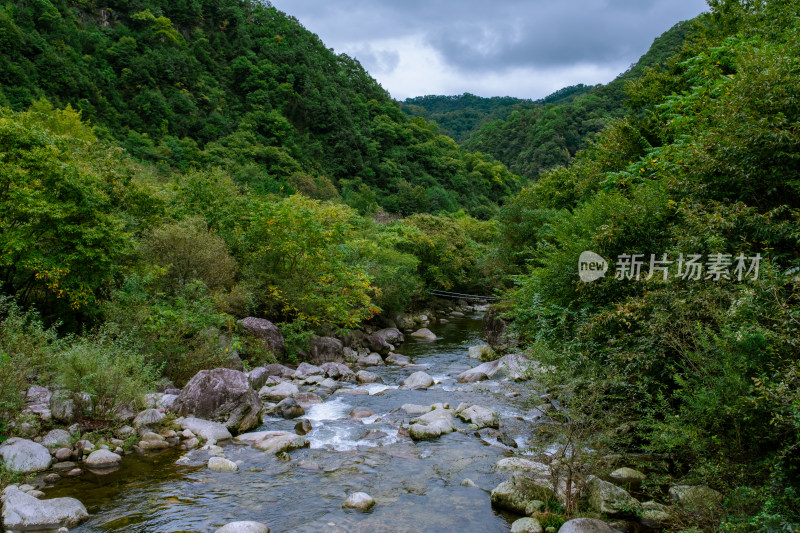 汉中留坝火烧店镇秦岭深处的山中小溪