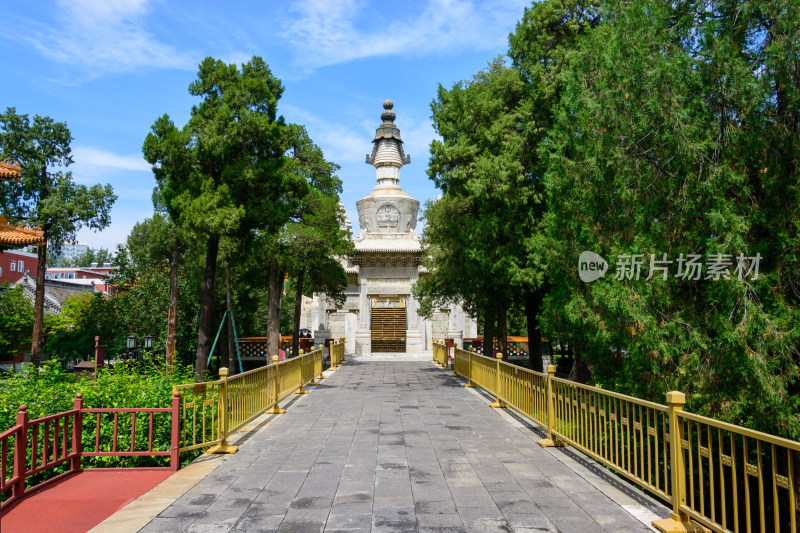 北京西黄寺清净化城塔和石牌坊