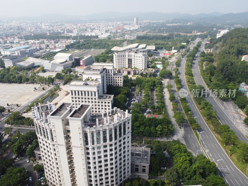 航拍广东省东莞市塘厦镇城市风光