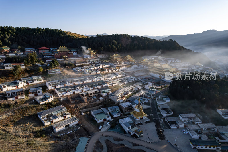 甘肃甘南郎木寺藏地山景全景清晨航拍