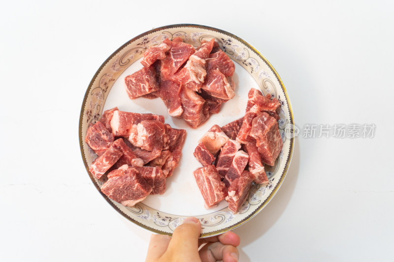 盘子中的牛羊肉