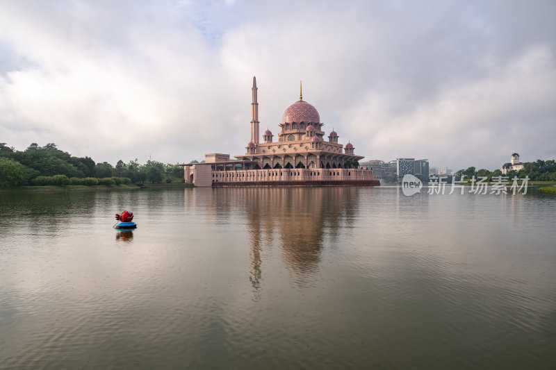 马来西亚布城粉色水上清真寺建筑景观