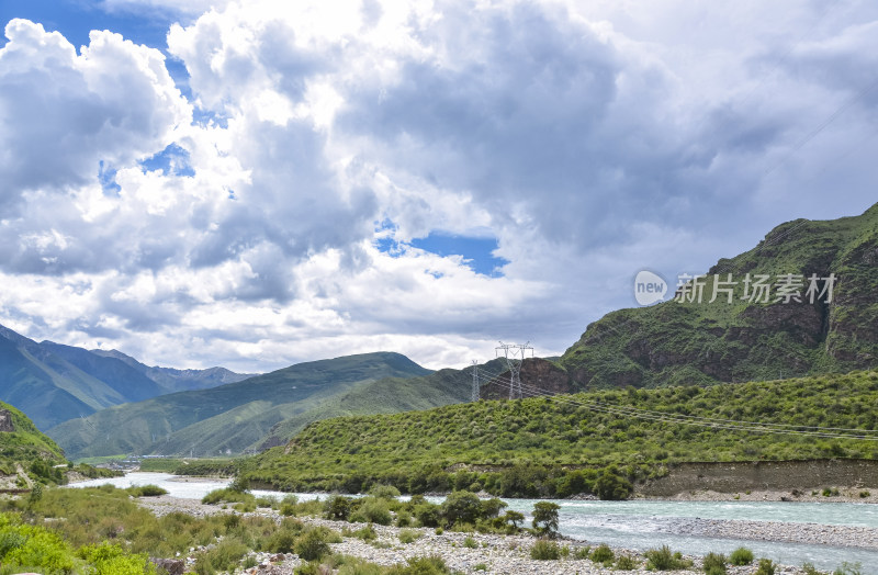 西藏林芝地区318国道川藏公路沿途风景