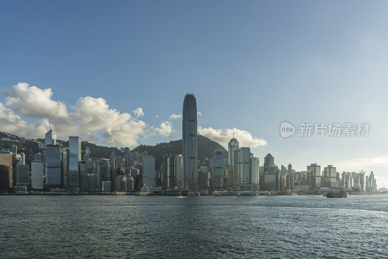 香港维多利亚港城市天际线的壮观景象